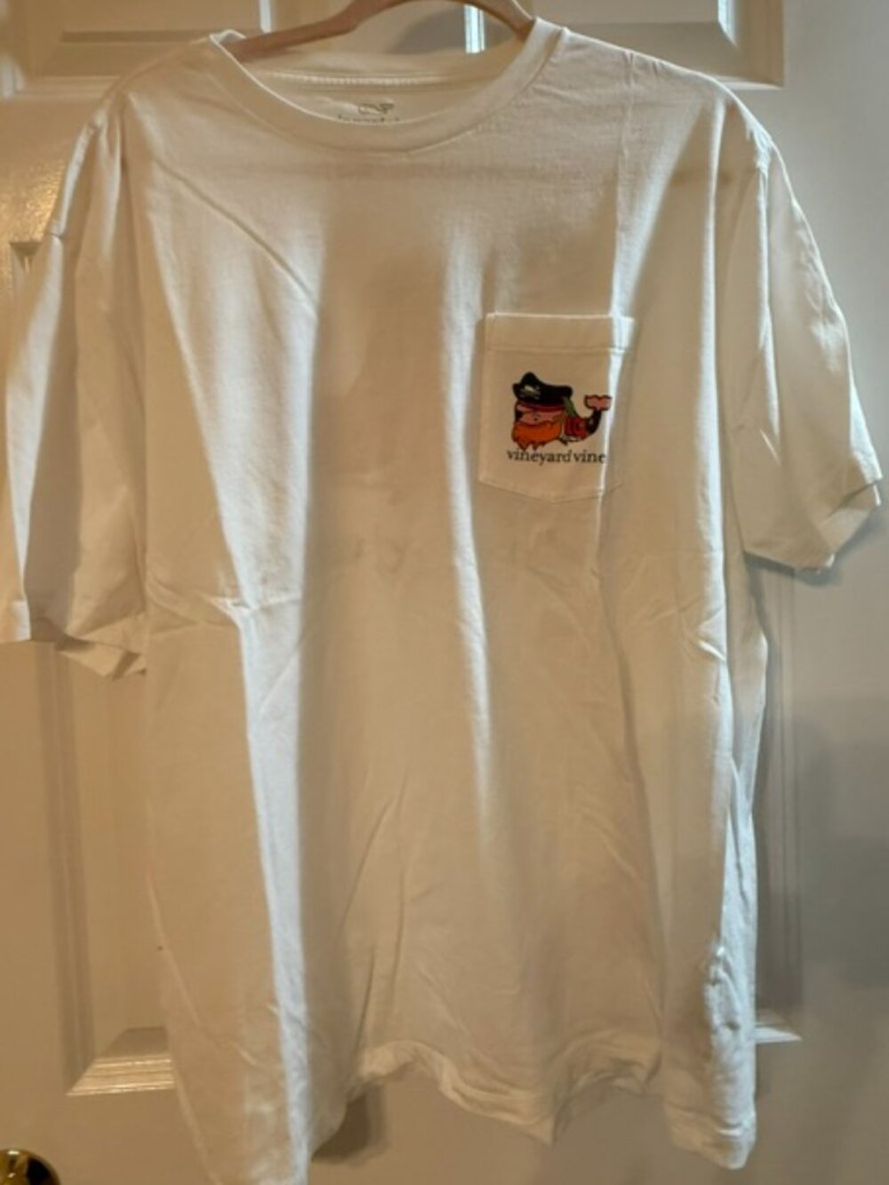 Vineyard Vines, Size XL, Men's Pirate Whale Pocket T-Shirt.